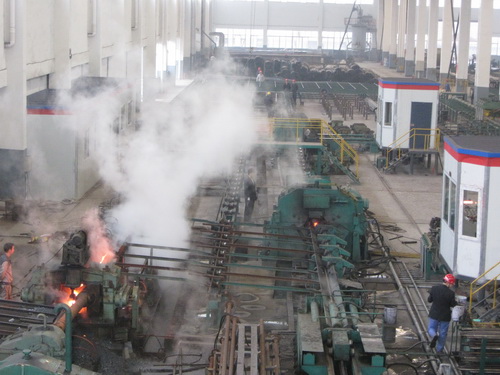 毕节无缝钢管厂家生产车间